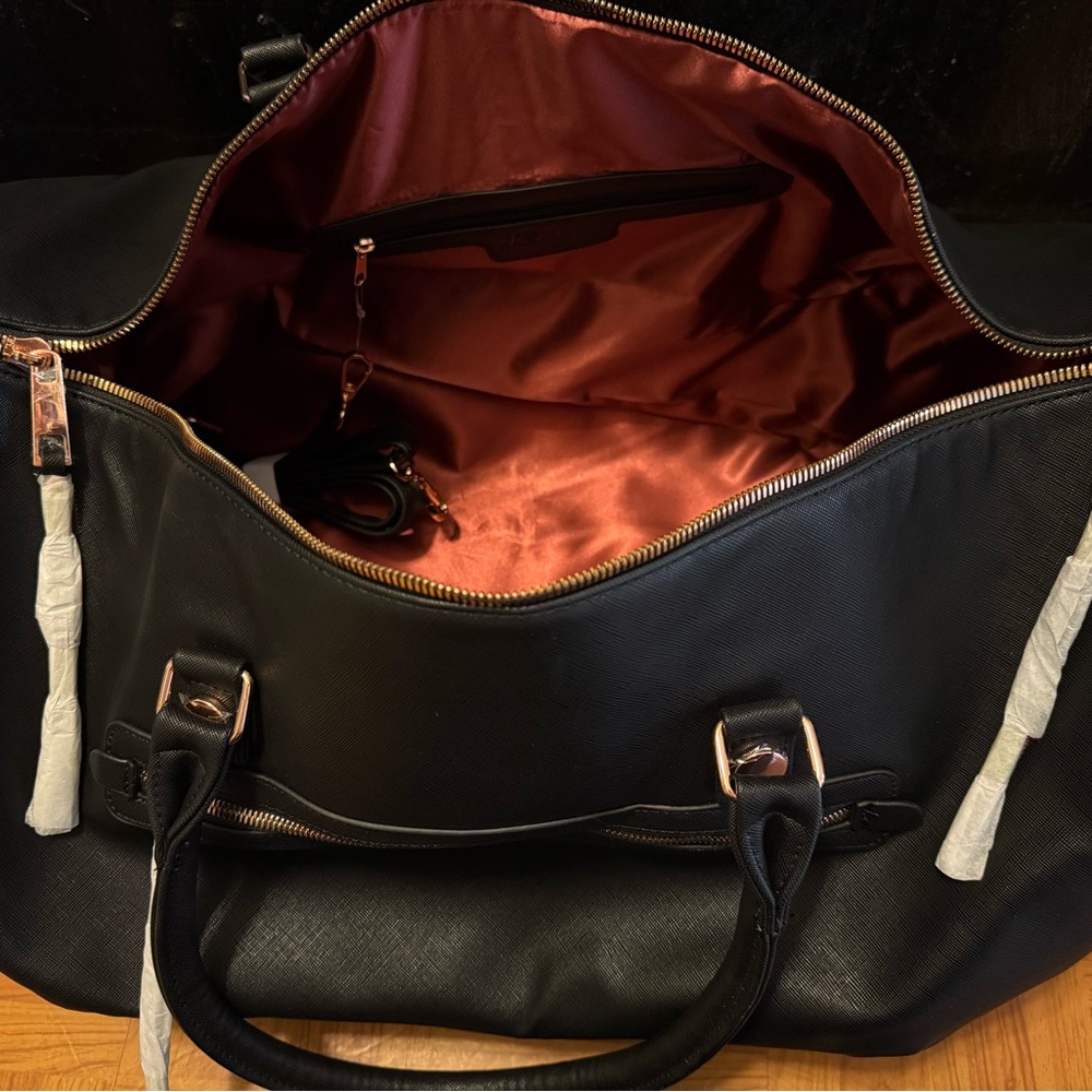 Black and Gold Travel Bag with Spacious Interior